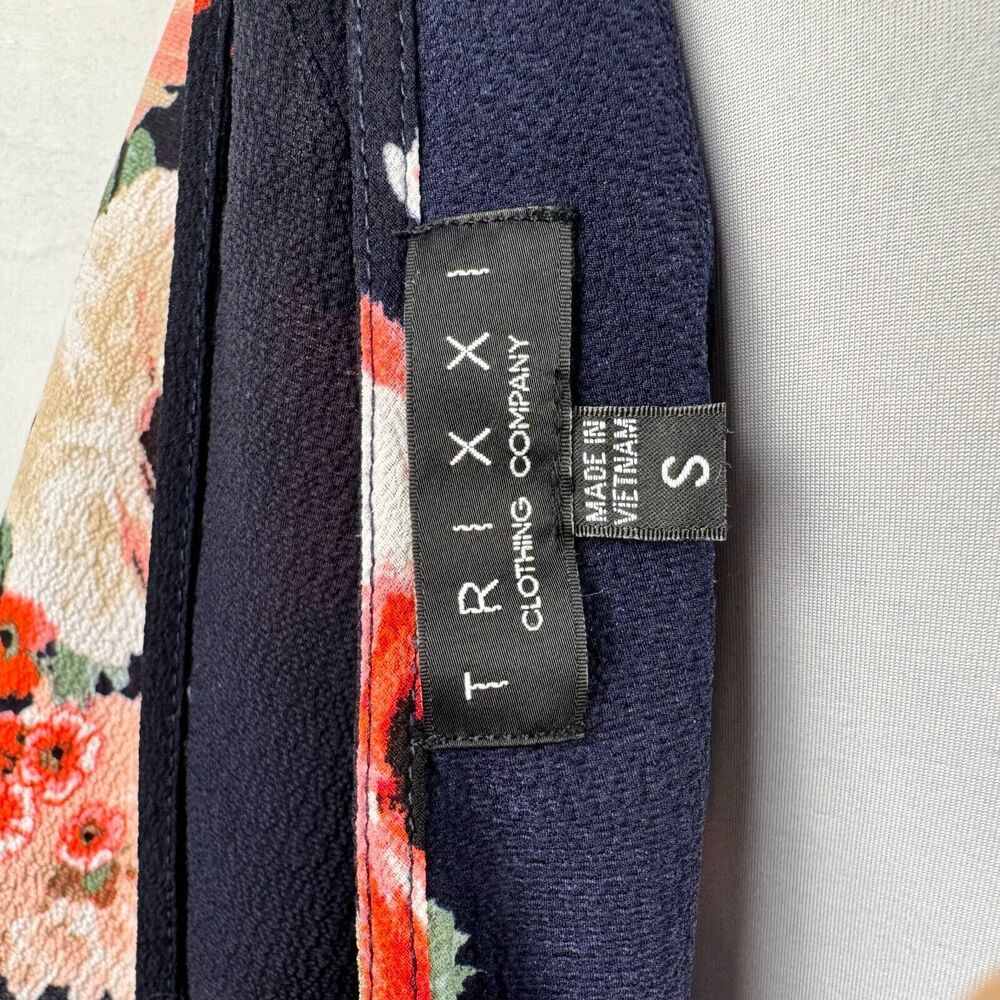 Trixxi Clothing Co Romper Sz S Black Navy Floral Ruffled Sleeve Surplice Wrap - Picture 7 of 9